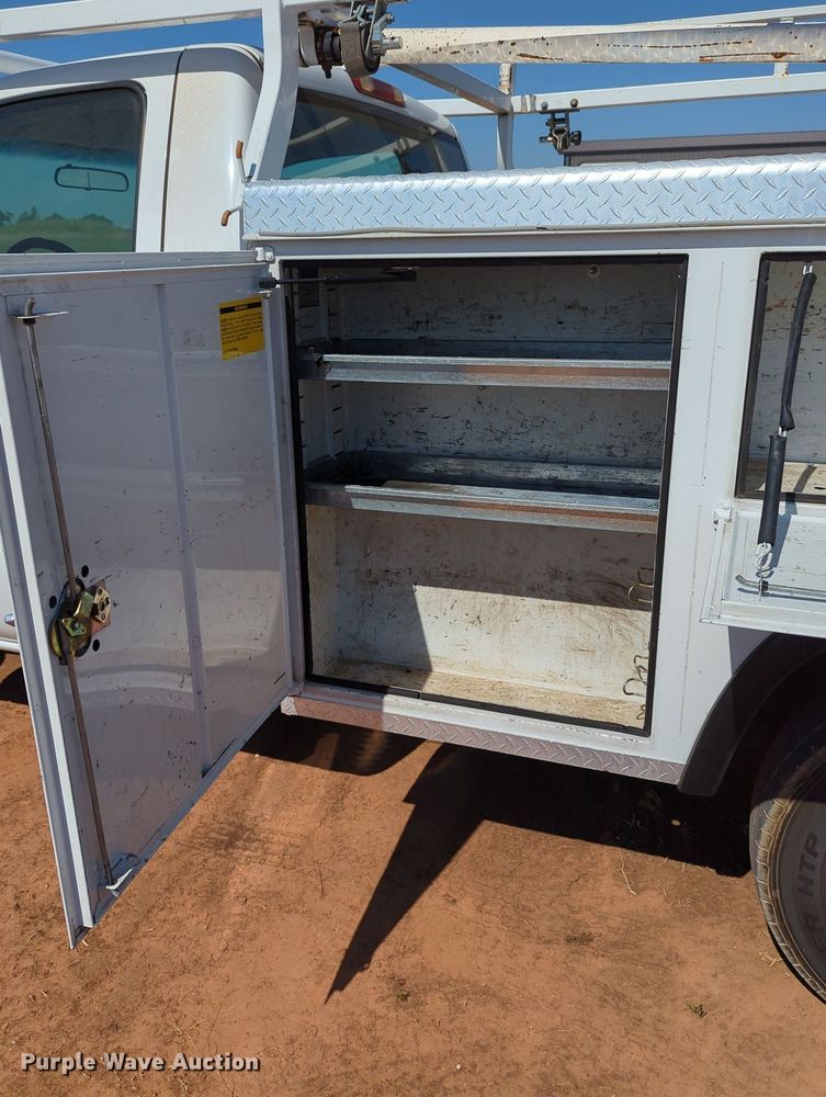 image for item MX9337 2005 Chevrolet Silverado 2500HD  utility bed pickup truck