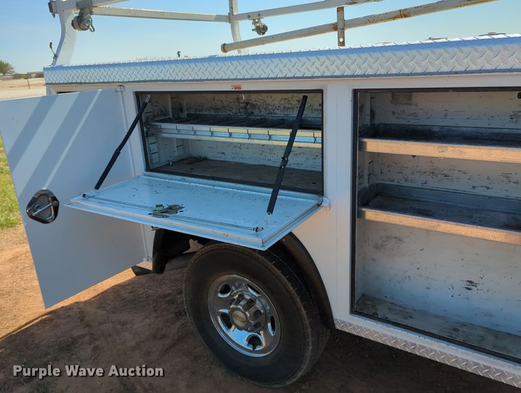 image for item MX9337 2005 Chevrolet Silverado 2500HD  utility bed pickup truck