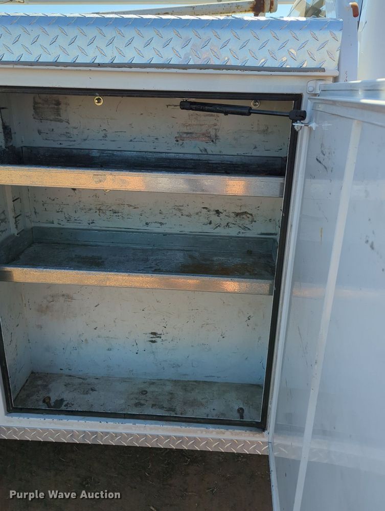 image for item MX9337 2005 Chevrolet Silverado 2500HD  utility bed pickup truck