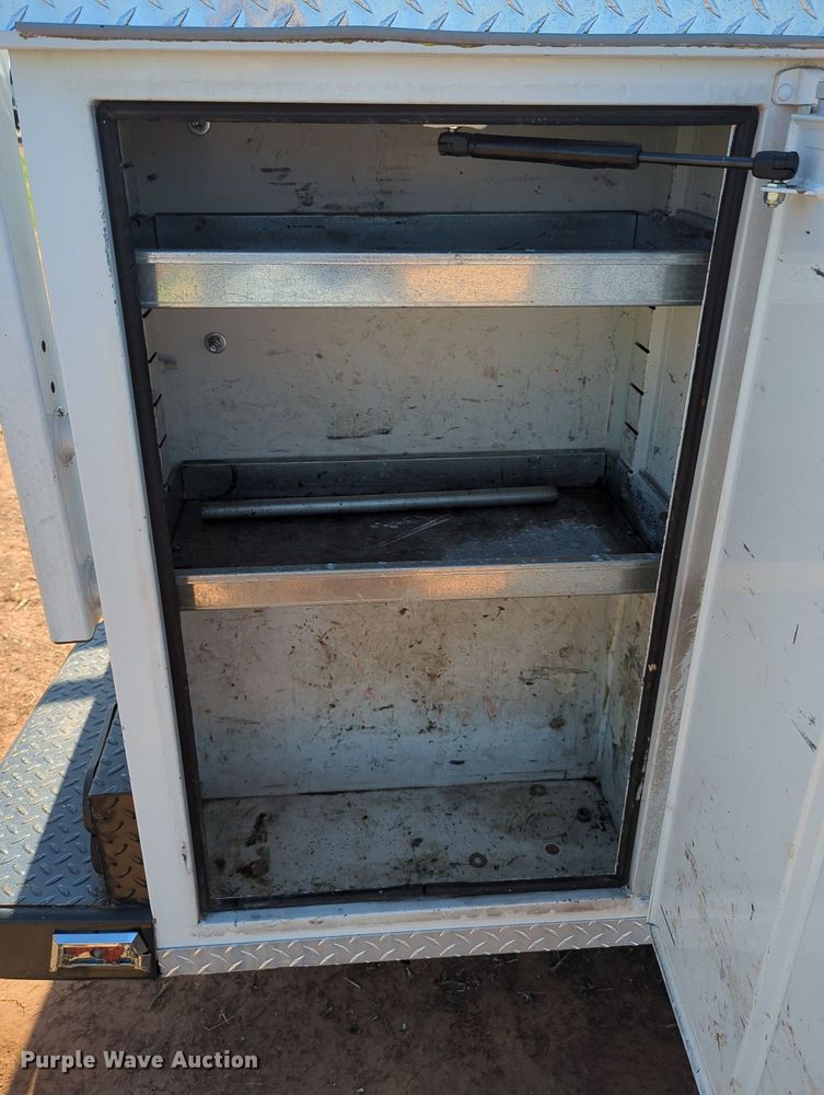 image for item MX9337 2005 Chevrolet Silverado 2500HD  utility bed pickup truck