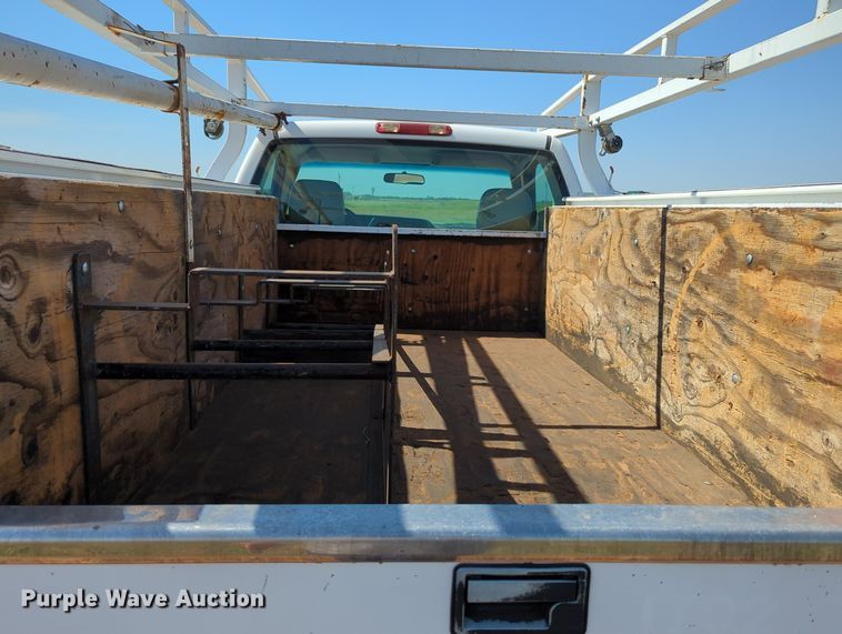 image for item MX9337 2005 Chevrolet Silverado 2500HD  utility bed pickup truck