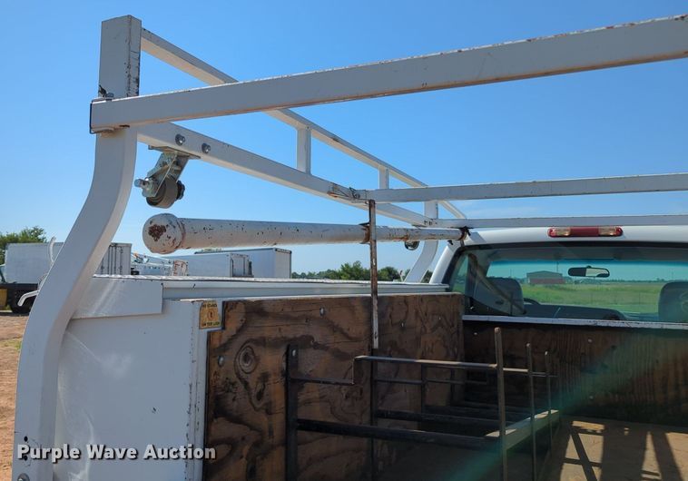 image for item MX9337 2005 Chevrolet Silverado 2500HD  utility bed pickup truck