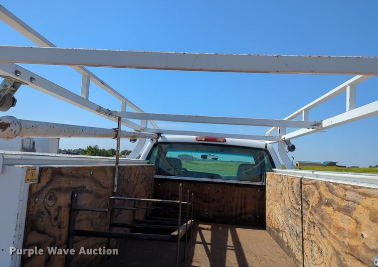 image for item MX9337 2005 Chevrolet Silverado 2500HD  utility bed pickup truck