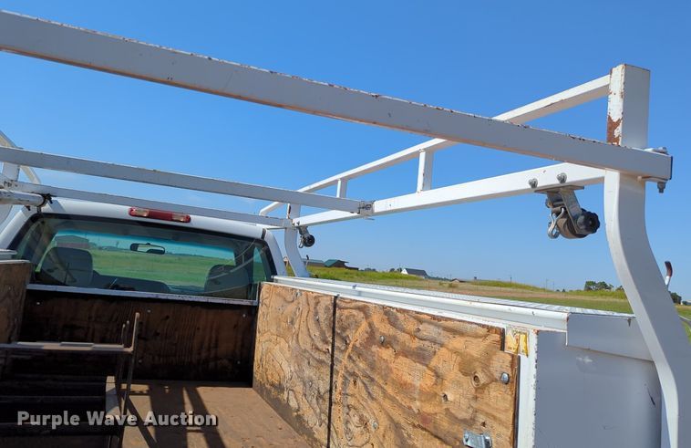 image for item MX9337 2005 Chevrolet Silverado 2500HD  utility bed pickup truck