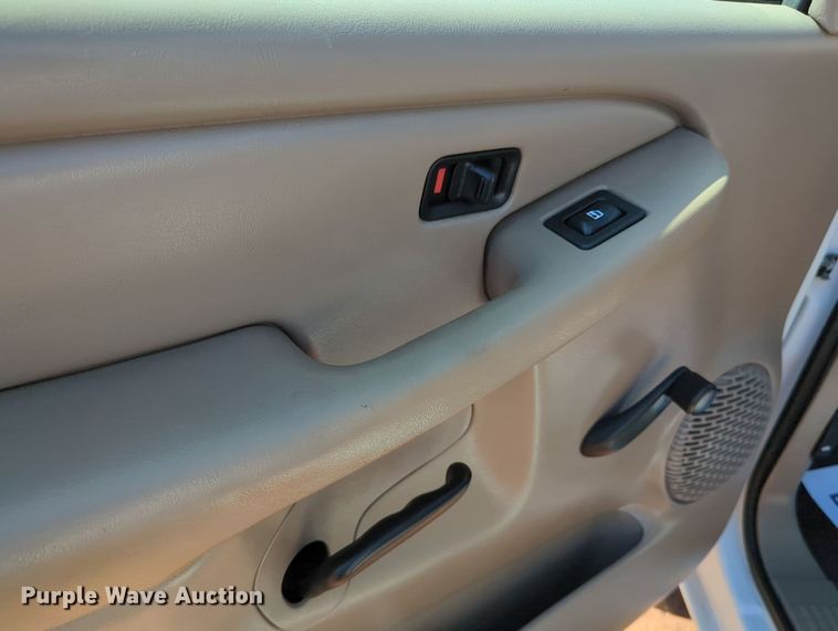 image for item MX9337 2005 Chevrolet Silverado 2500HD  utility bed pickup truck