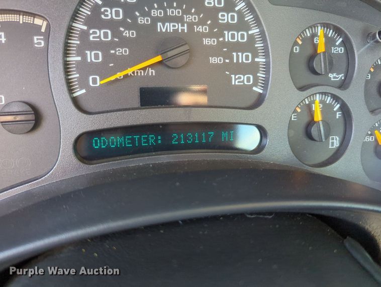 image for item MX9337 2005 Chevrolet Silverado 2500HD  utility bed pickup truck