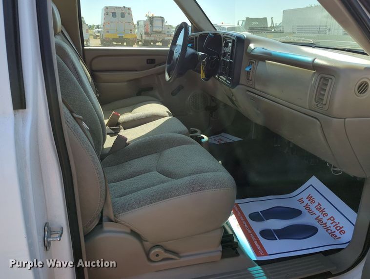 image for item MX9337 2005 Chevrolet Silverado 2500HD  utility bed pickup truck