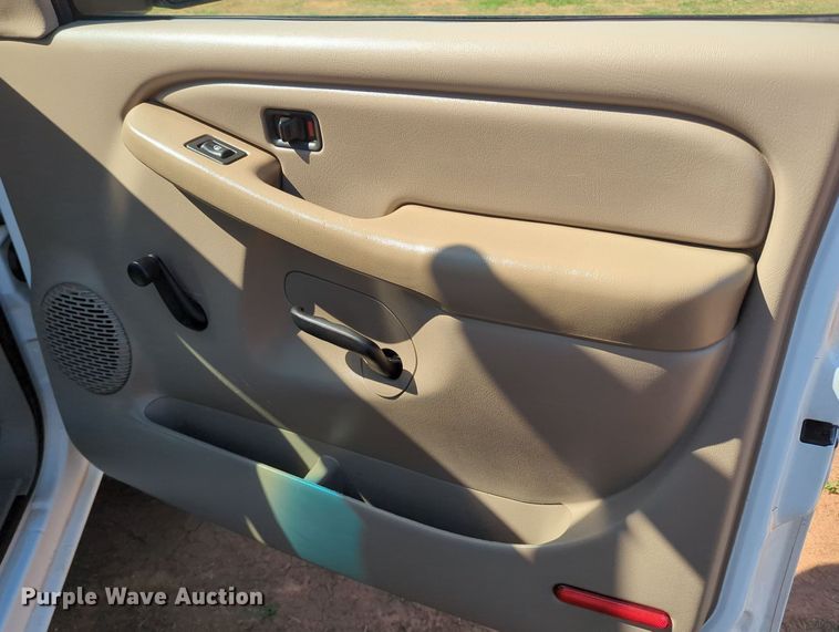 image for item MX9337 2005 Chevrolet Silverado 2500HD  utility bed pickup truck