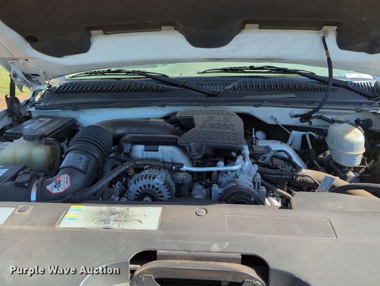 image for item MX9337 2005 Chevrolet Silverado 2500HD  utility bed pickup truck