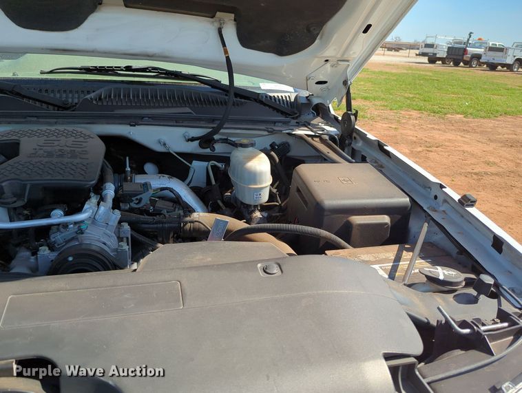 image for item MX9337 2005 Chevrolet Silverado 2500HD  utility bed pickup truck