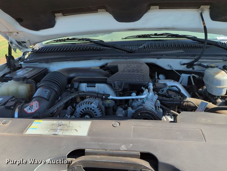 image for item MX9337 2005 Chevrolet Silverado 2500HD  utility bed pickup truck