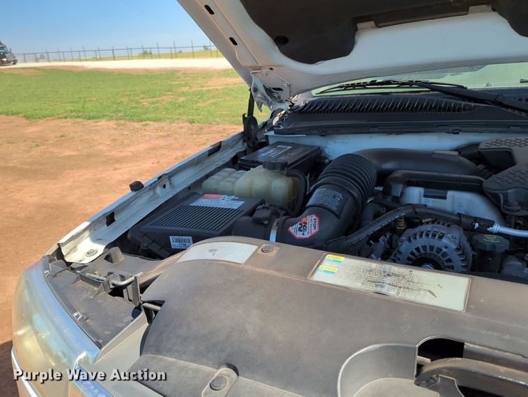 image for item MX9337 2005 Chevrolet Silverado 2500HD  utility bed pickup truck