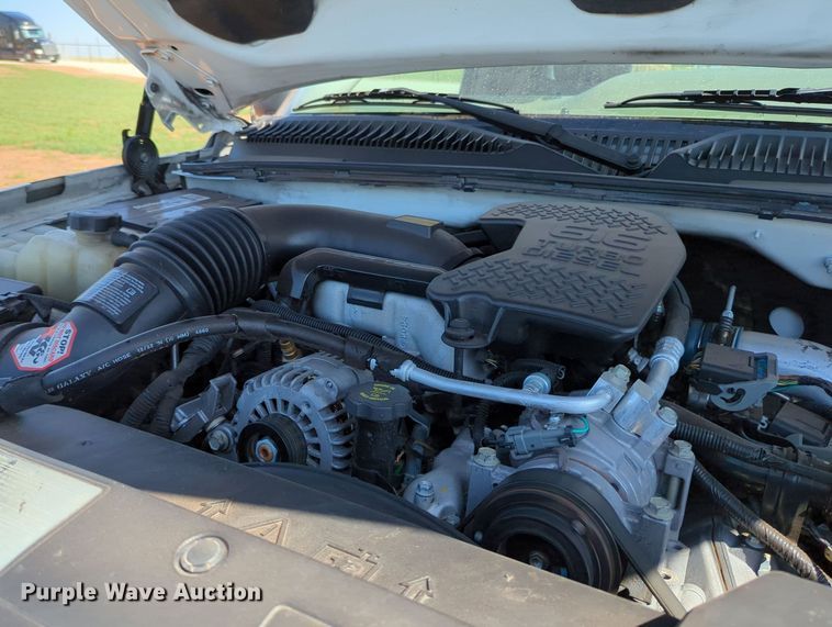 image for item MX9337 2005 Chevrolet Silverado 2500HD  utility bed pickup truck