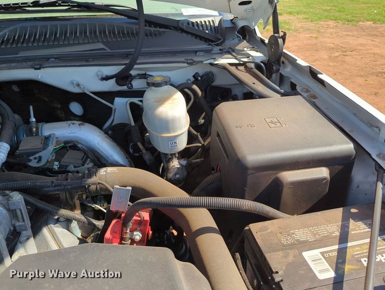 image for item MX9337 2005 Chevrolet Silverado 2500HD  utility bed pickup truck