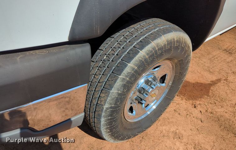 image for item MX9337 2005 Chevrolet Silverado 2500HD  utility bed pickup truck