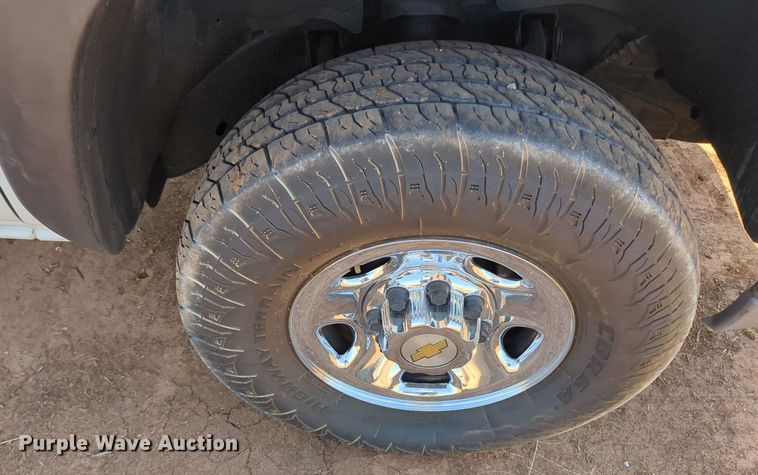 image for item MX9337 2005 Chevrolet Silverado 2500HD  utility bed pickup truck