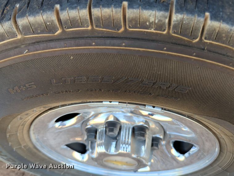 image for item MX9337 2005 Chevrolet Silverado 2500HD  utility bed pickup truck