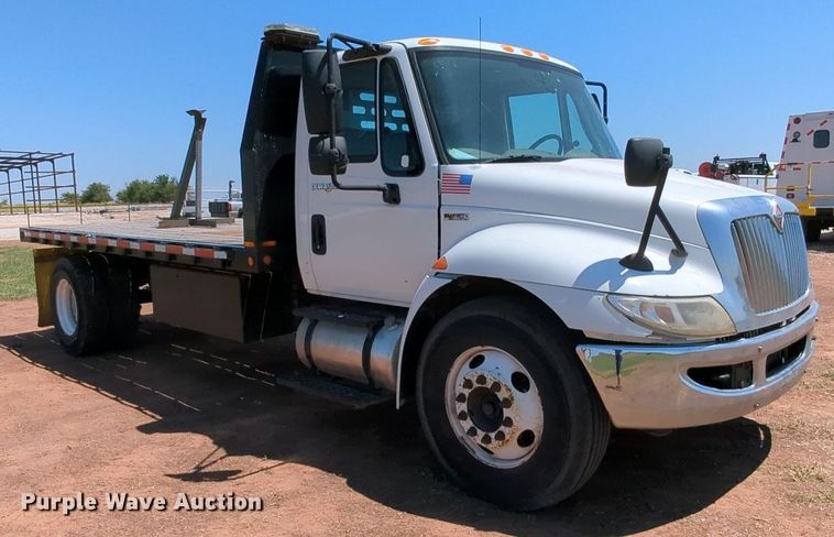 image for item MX9339 2011 International DuraStar 4300  flatbed truck
