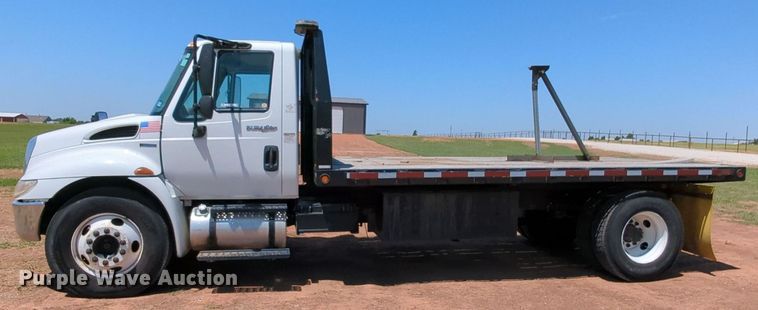 image for item MX9339 2011 International DuraStar 4300  flatbed truck