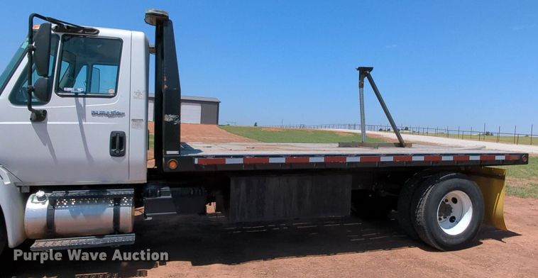 image for item MX9339 2011 International DuraStar 4300  flatbed truck