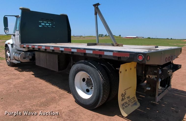 image for item MX9339 2011 International DuraStar 4300  flatbed truck