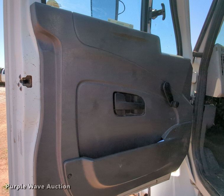 image for item MX9339 2011 International DuraStar 4300  flatbed truck