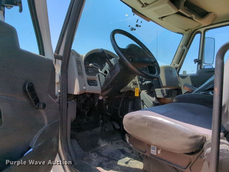 image for item MX9339 2011 International DuraStar 4300  flatbed truck