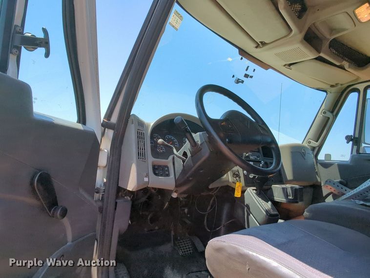 image for item MX9339 2011 International DuraStar 4300  flatbed truck