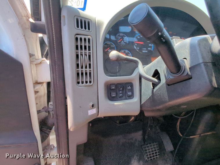 image for item MX9339 2011 International DuraStar 4300  flatbed truck