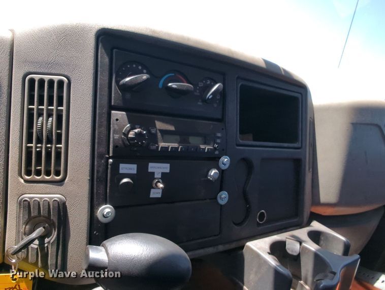 image for item MX9339 2011 International DuraStar 4300  flatbed truck