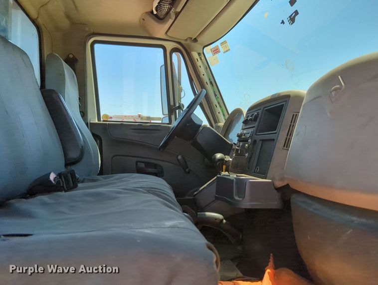 image for item MX9339 2011 International DuraStar 4300  flatbed truck