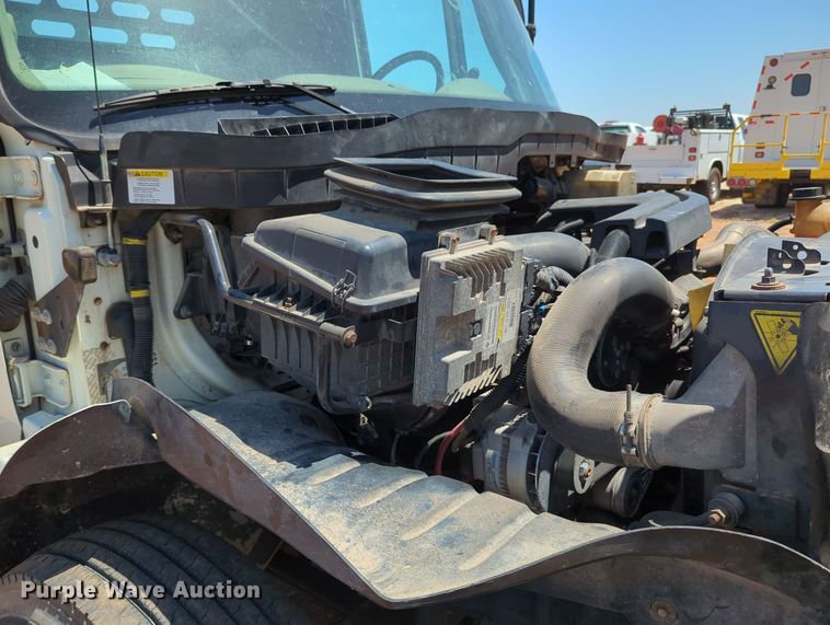 image for item MX9339 2011 International DuraStar 4300  flatbed truck