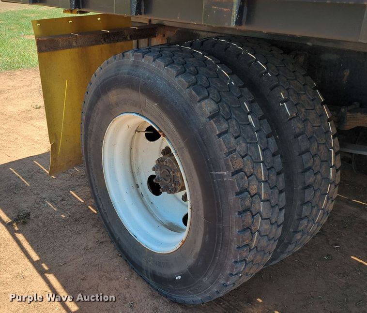 image for item MX9339 2011 International DuraStar 4300  flatbed truck