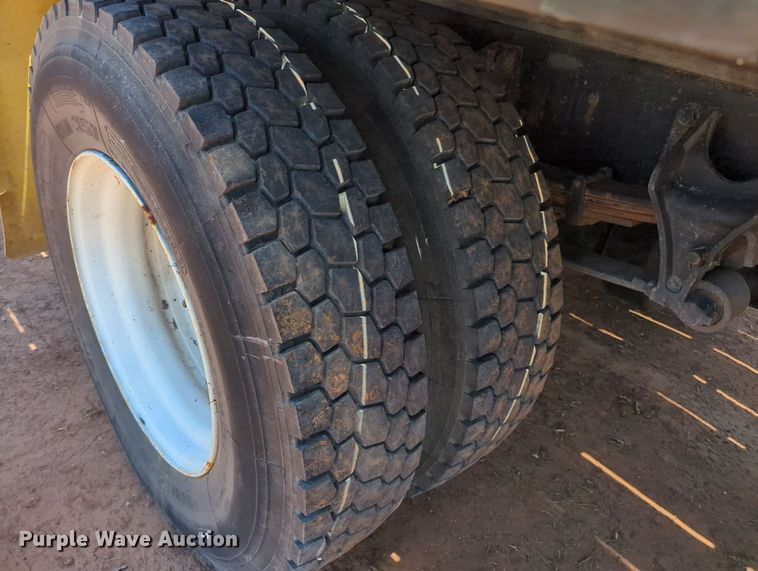 image for item MX9339 2011 International DuraStar 4300  flatbed truck