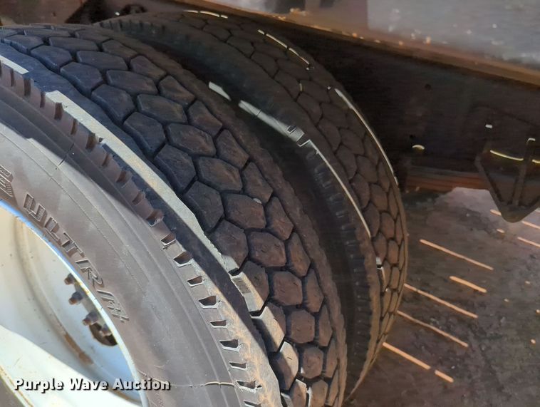 image for item MX9339 2011 International DuraStar 4300  flatbed truck