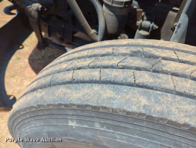 image for item MX9339 2011 International DuraStar 4300  flatbed truck