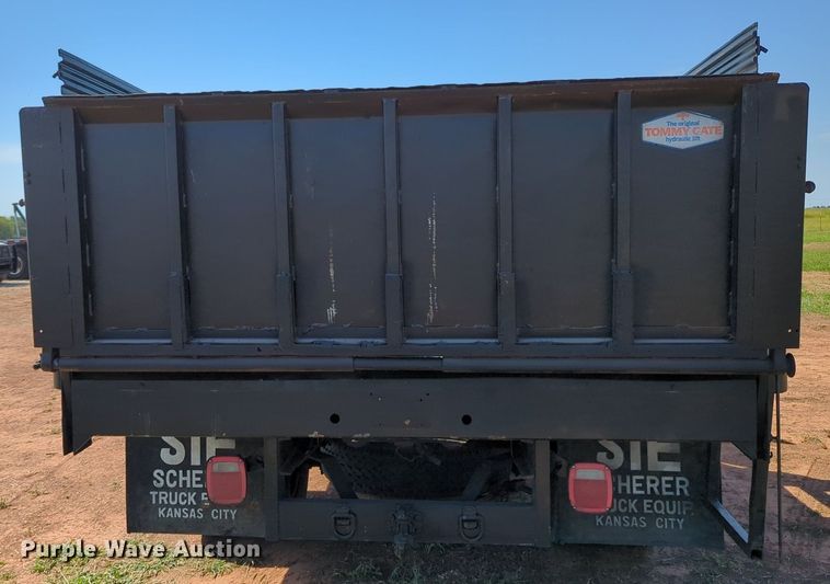 image for item MX9340 1990 Ford F350  flatbed pickup truck