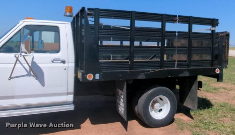 image for item MX9340 1990 Ford F350  flatbed pickup truck