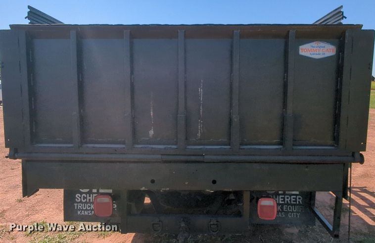 image for item MX9340 1990 Ford F350  flatbed pickup truck