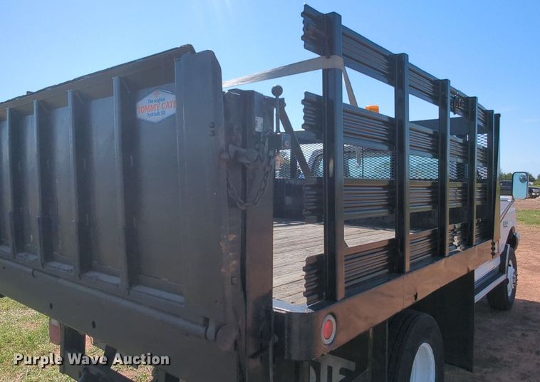 image for item MX9340 1990 Ford F350  flatbed pickup truck