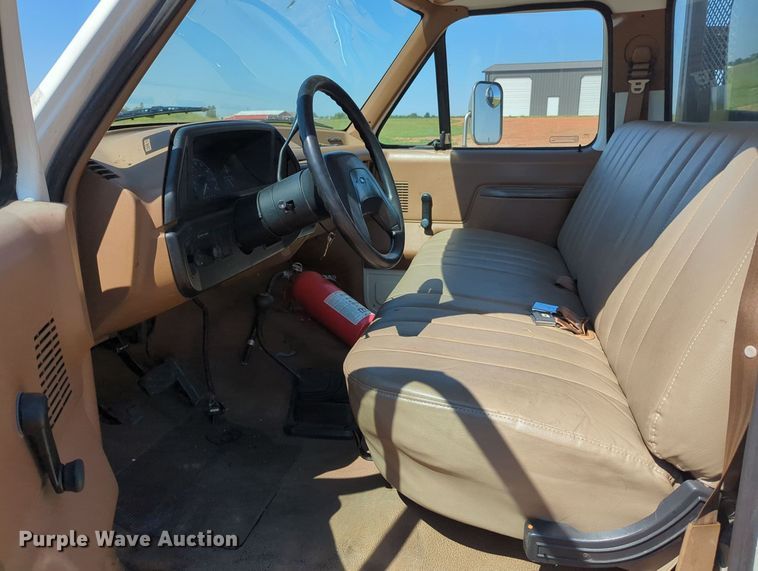 image for item MX9340 1990 Ford F350  flatbed pickup truck