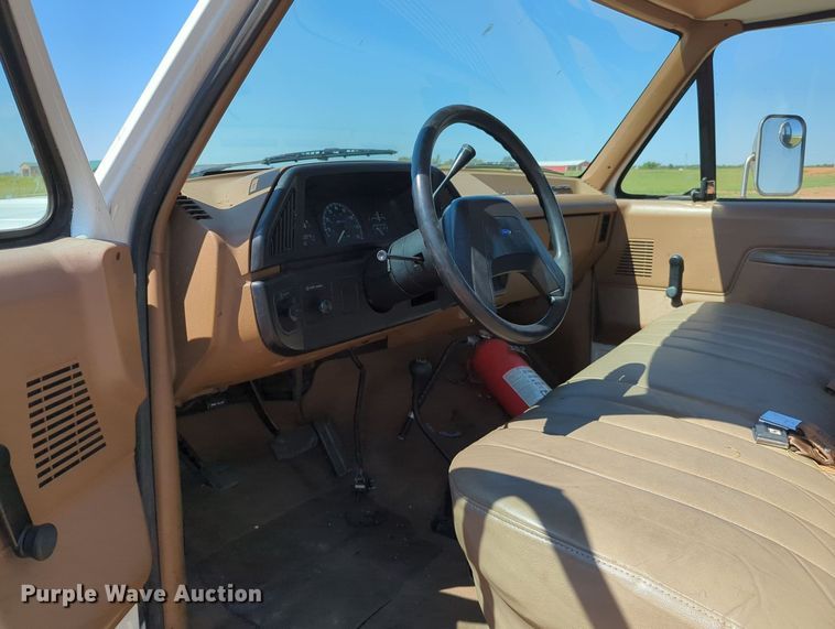 image for item MX9340 1990 Ford F350  flatbed pickup truck