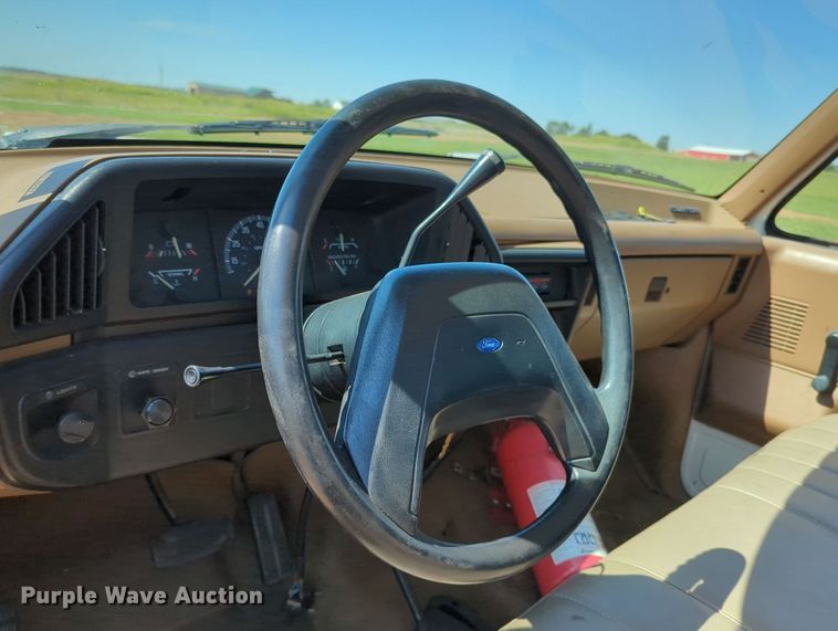 image for item MX9340 1990 Ford F350  flatbed pickup truck