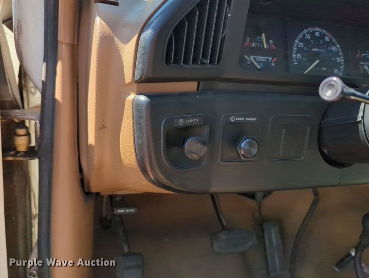 image for item MX9340 1990 Ford F350  flatbed pickup truck