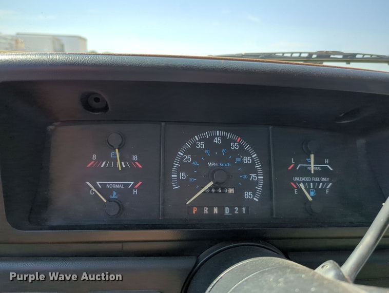 image for item MX9340 1990 Ford F350  flatbed pickup truck