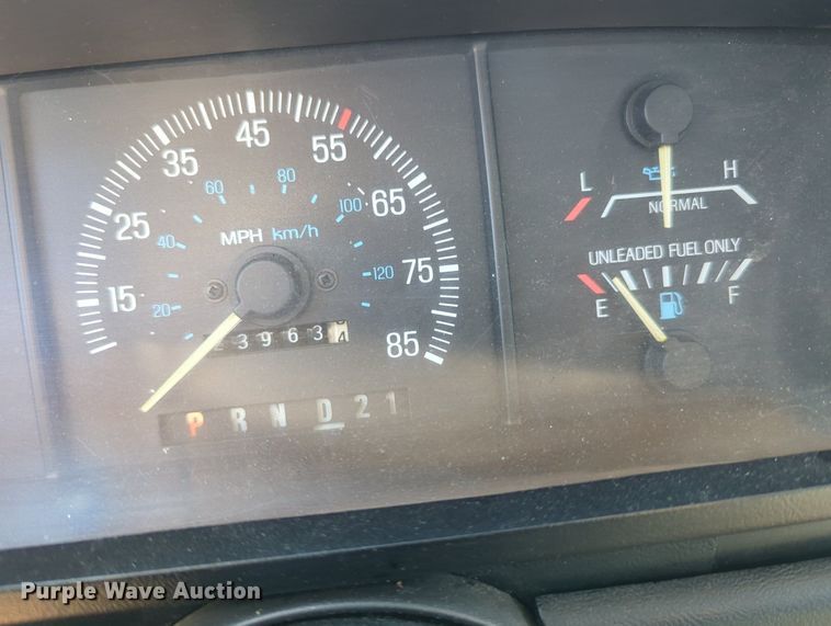 image for item MX9340 1990 Ford F350  flatbed pickup truck