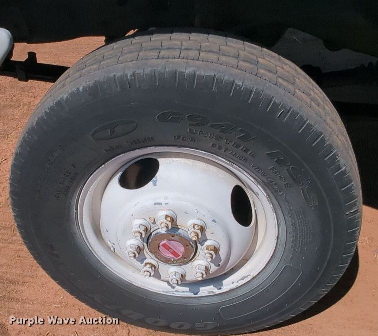 image for item MX9340 1990 Ford F350  flatbed pickup truck