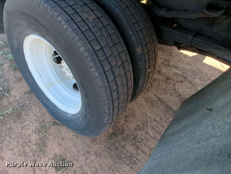 image for item MX9340 1990 Ford F350  flatbed pickup truck