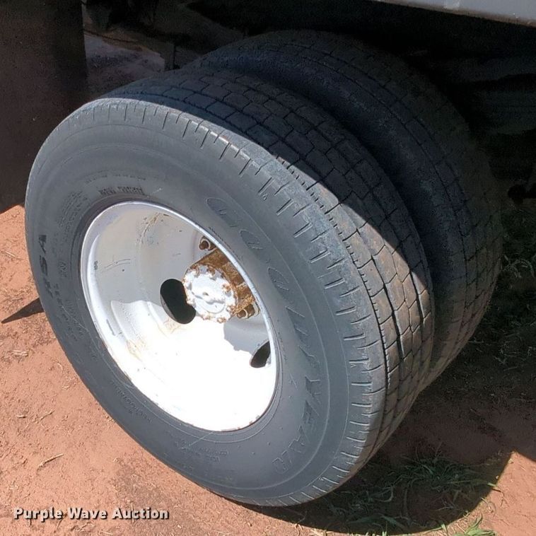 image for item MX9340 1990 Ford F350  flatbed pickup truck