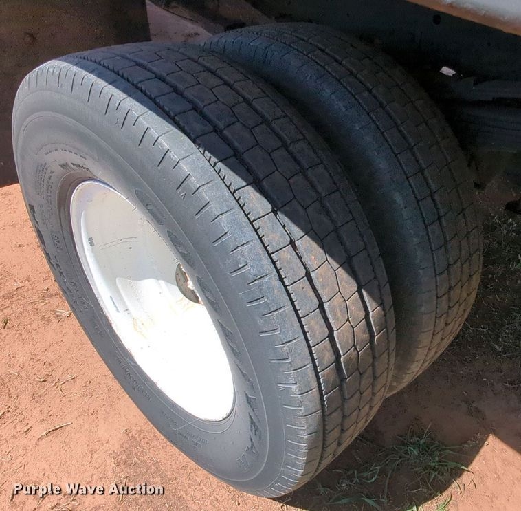 image for item MX9340 1990 Ford F350  flatbed pickup truck